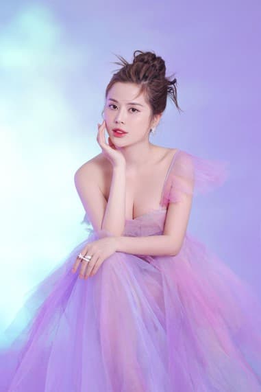 Hotgirl Phạm Hương, giới trẻ