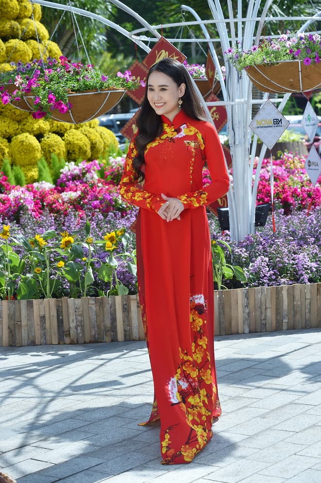 Hotgirl Hải Đan, ca sĩ Liêu Kỳ, sao việt