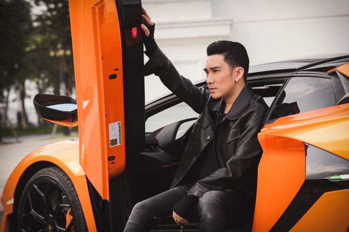 Quang Hà 'chơi lớn' ngày đầu năm mới khi lái siêu xe Lamborghini 70 tỷ gây  náo loạn phố Hà Nội