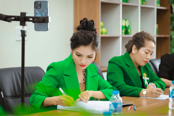 CEO Đậu Thị Trinh, Đông Y Lan Chi