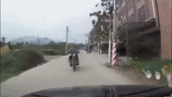 barie chắn tàu, ô tô bán tải, tai nạn