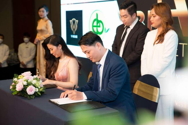 Nến thơm V House, CEO Bùi Xuân Vinh, Vinh Nến Thơm