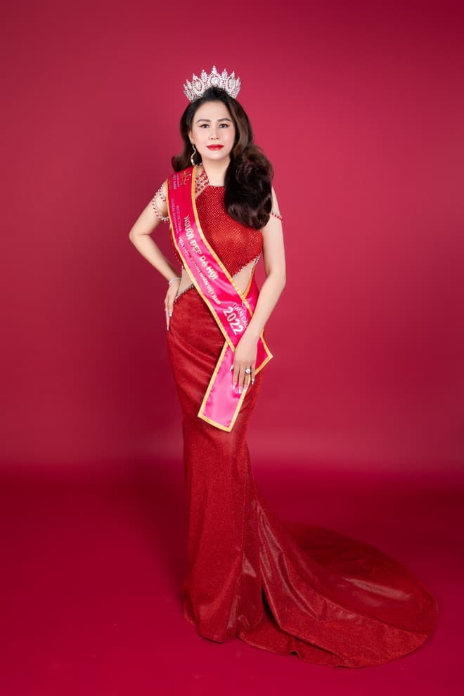 Hoa hậu Lý Kim Ngân, NTK Tommy Nguyễn