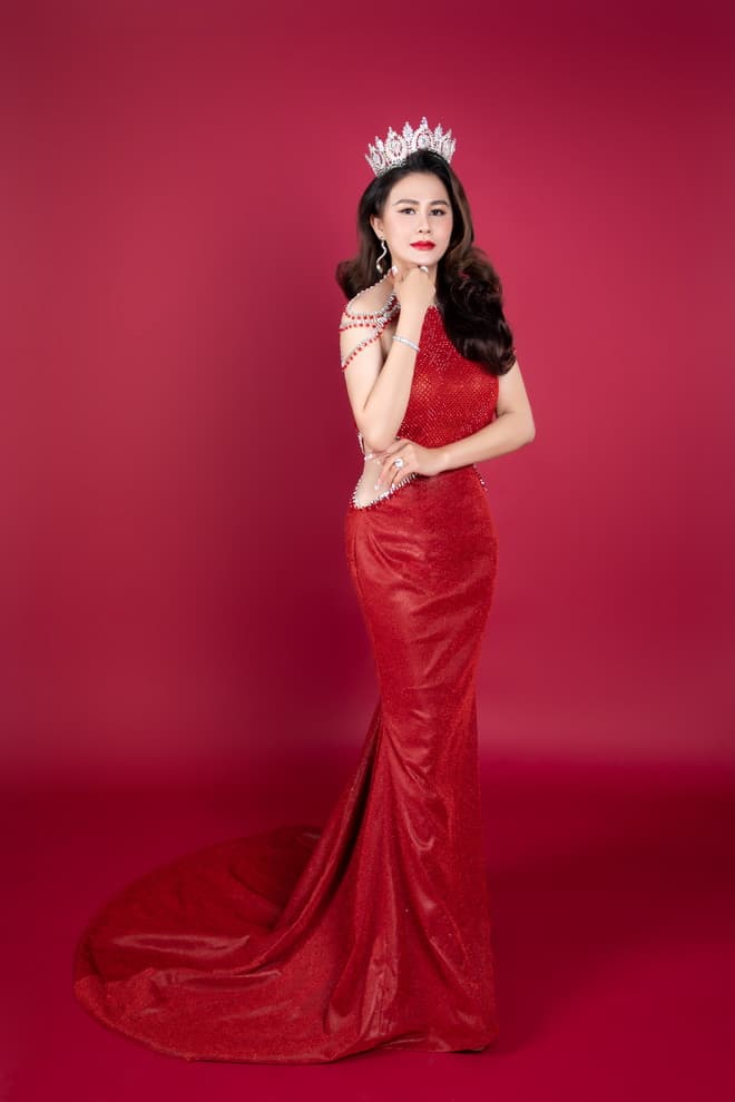 Hoa hậu Lý Kim Ngân, NTK Tommy Nguyễn