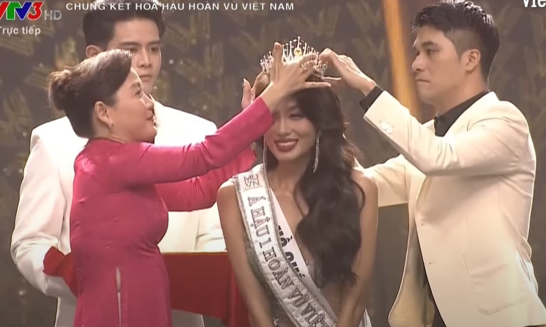 Ngọc Châu chính thức đăng quang Hoa hậu Hoàn vũ Việt Nam 2022