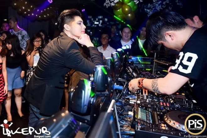 DJ Louis 8ightz, âm nhạc EDM, mô hình Nightlife
