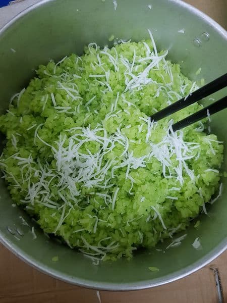 Bí Quyết Làm Xôi Lá Dứa Lên Màu Bắt Mắt Và Ngon Cho Mâm Cúng Ngày Mùng 1