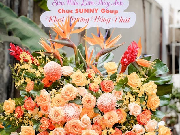 Hoa hậu xuân nguyễn, Sunny Nails & Spa
