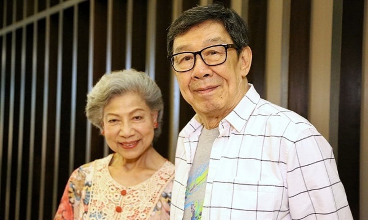 香港88歲“鬼影影后”被90後演員何峰求婚