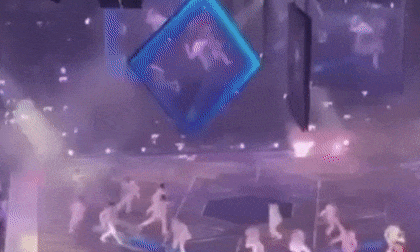 Tình hình sức khỏe hiện tại của nam vũ công bị màn hình 600 kg rơi trúng người khi đang biểu diễn