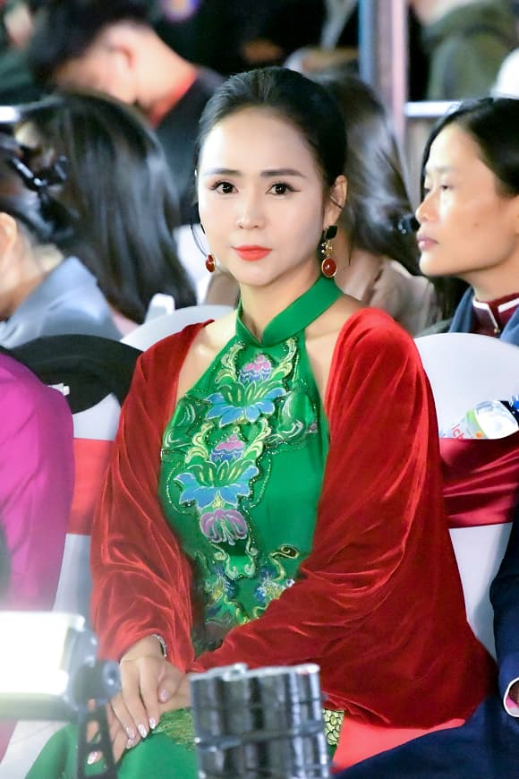 Thanh Hương Bùi, BST áo dài Gấm và em, MC Thanh Mai