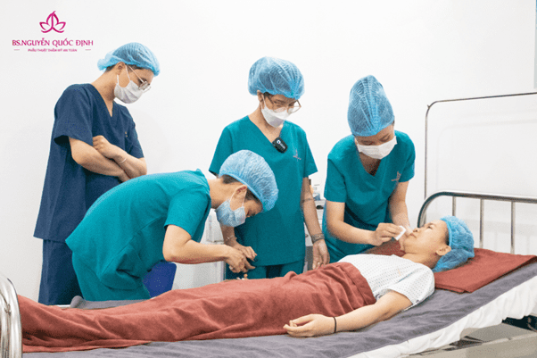 Bác sĩ Nguyễn Quốc Định, nâng mũi, phẫu thuật thẩm mỹ