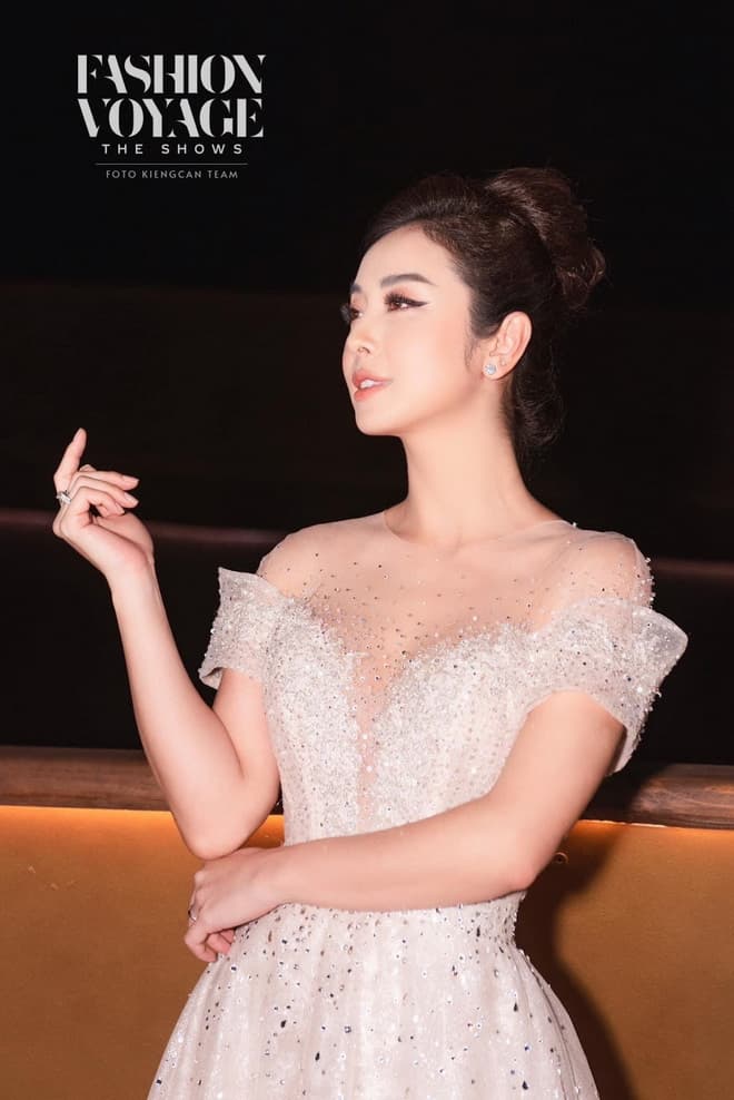 Váy cưới Calla, Thời trang cưới, NTK Phương Linh, Fashion Voyage No.5 - Dating with a Kiss