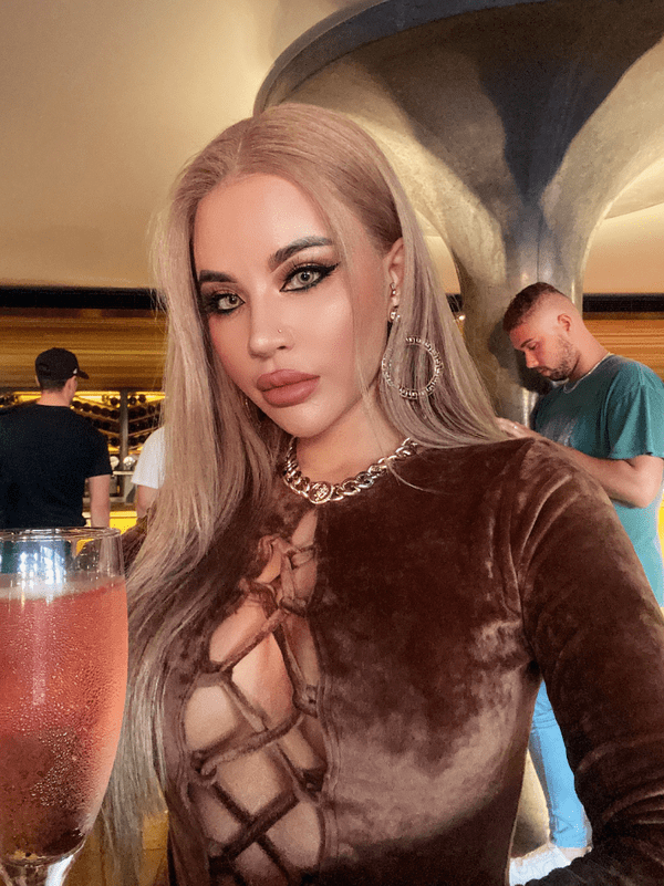 Lan Bella, Bella Hayes, DJ Lan Bella