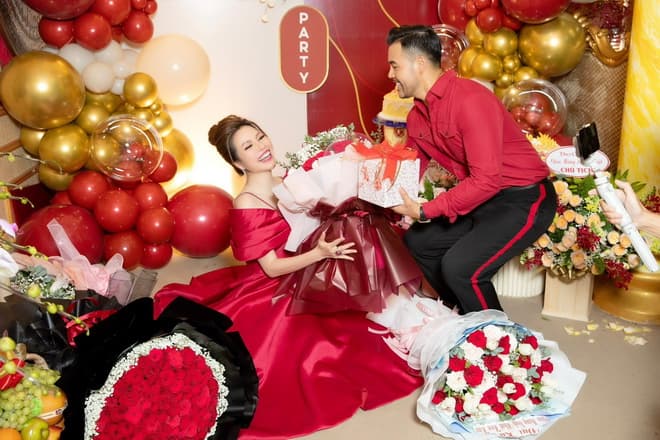 Hoa hậu Bùi Thị Hà, sao việt