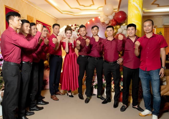 Hoa hậu Bùi Thị Hà, sao việt