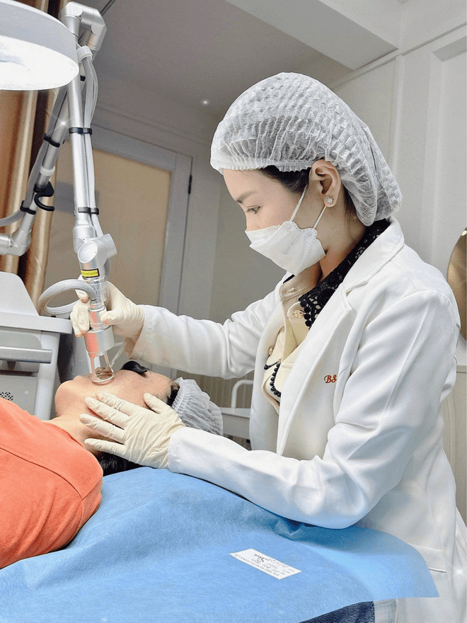 Phạm Cẩm Thúy, bác sĩ da liễu, chăm sóc và điều trị da