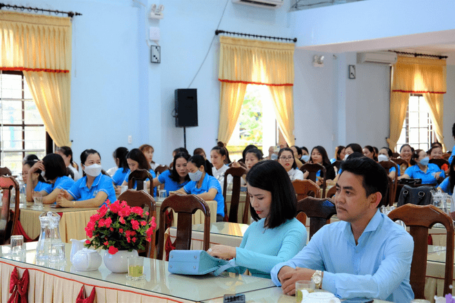 CEO Trần Thị Hương, Huong Beauty Center, Huong CEO International Cosmetics