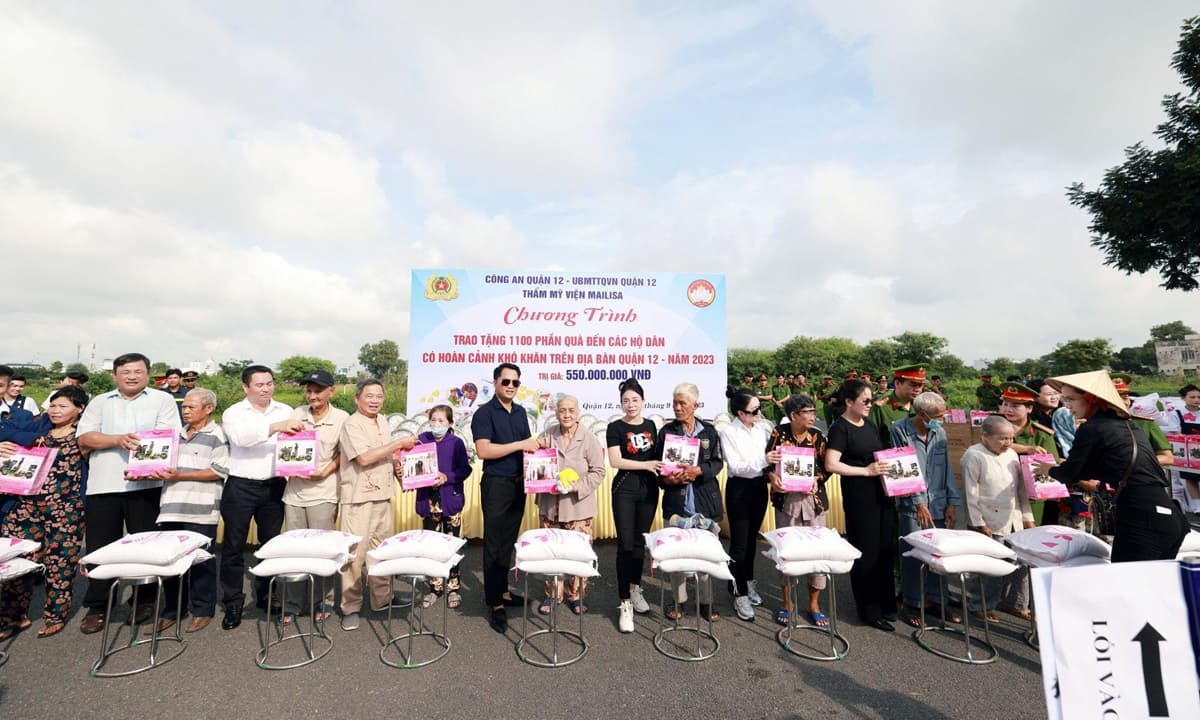 View - Doanh nhân Phan Thị Mai và Hoàng Kim Khánh tặng 100 xe đạp và 400 phần quà cho các em có hoàn cảnh khó khăn tại Bình Thuận