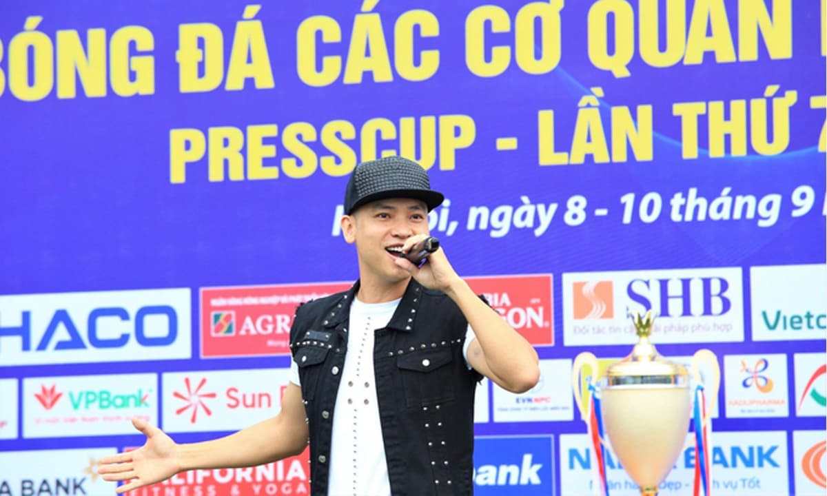 View - Ca sĩ Duy Khoa muốn đá tranh tài cùng các đội bóng VCK Press Cup 2023