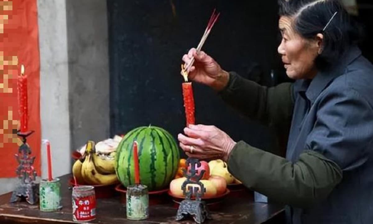 Đi xuống mồ mà mang theo tứ quả thì nhà không gặp tai họa, đây là nói về 4 loại quả nào?