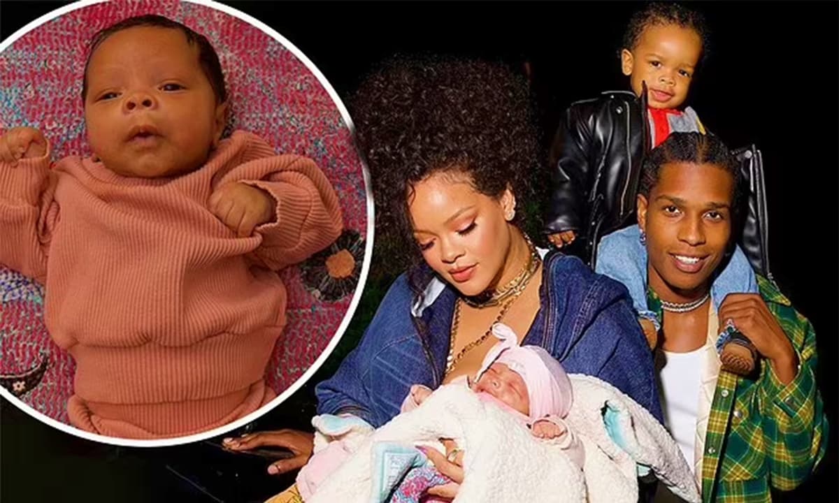 View - Con trai thứ hai của 'ca sĩ tỷ phú' Rihanna và A$AP Rocky lần đầu lộ diện trong loạt ảnh chụp gia đình