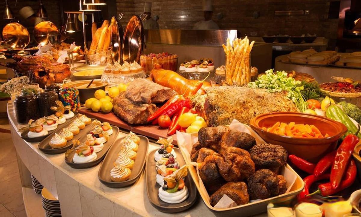 Khi ăn buffet, người hiểu biết chỉ chọn 4 nguyên liệu thượng hạng: Sếp: Hoặc là đầu bếp hoặc đồng nghiệp