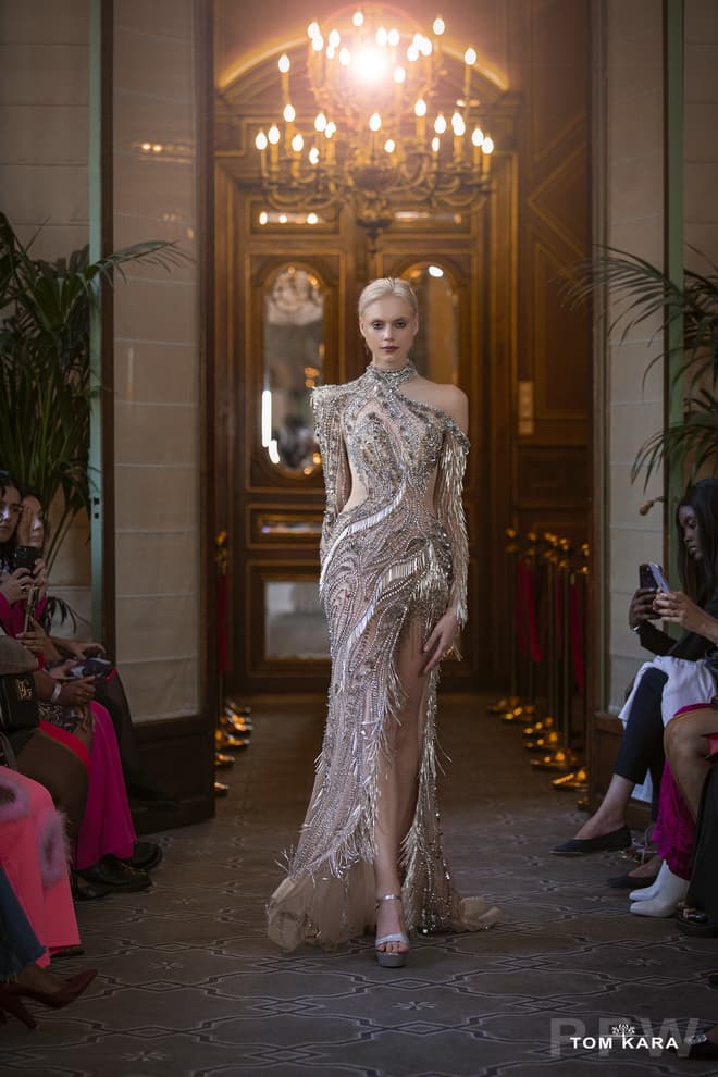 View - Bộ sưu tập “Sắc đẹp vĩnh cửu 2023” giúp nhà thiết kế Tom Kara ghi dấu ấn tại Paris Fashion Week