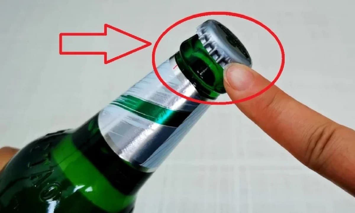 View - Uống bia 30 năm, tôi mới nhận ra trên nắp chai có một “bí mật nhỏ”. Nó mở ra với một vòng xoắn nhẹ, thực sự hữu ích