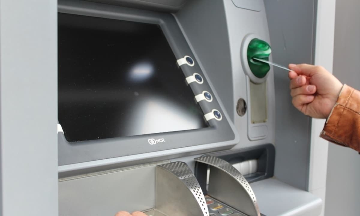 View - Làm gì khi thẻ ATM bị khóa do nhập sai mã PIN ba lần liên tiếp?