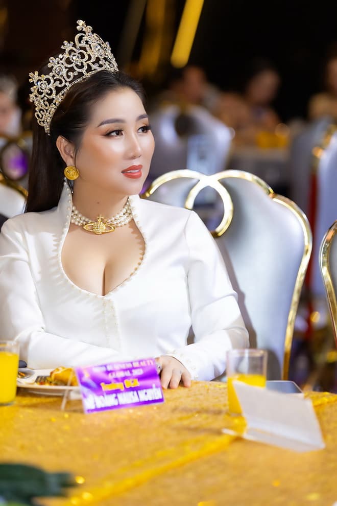 View - Nữ hoàng điện ảnh, CEO Nalisa Nguyễn sang Malaysia chấm thi Hoa hậu