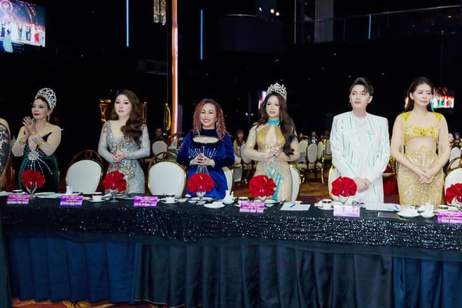 View - Nữ hoàng điện ảnh, CEO Nalisa Nguyễn sang Malaysia chấm thi Hoa hậu