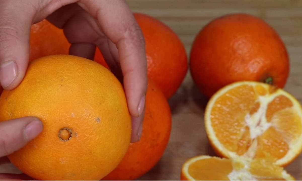 View - Khi mua cam bạn nên chọn cam đực hay cam cái?. Hãy ghi nhớ 6 điểm này để chọn được quả cam ngon, ngọt và mọng nước