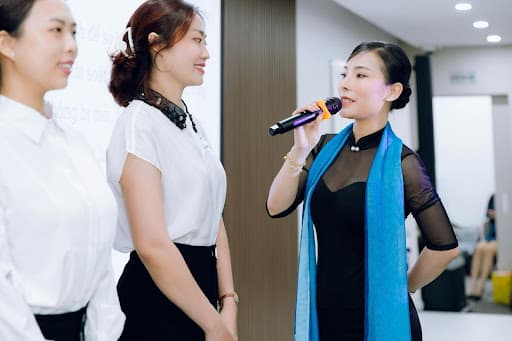 CEO Vân Anh Lê, Vân Anh, Nha khoa Anh Dental