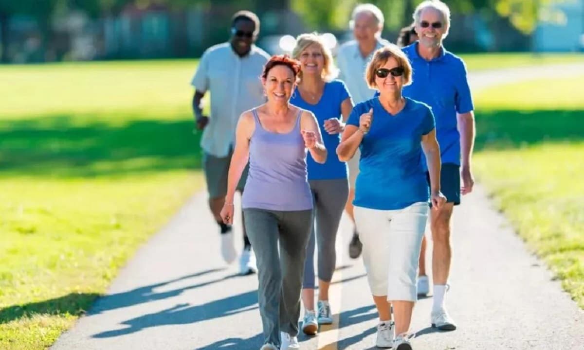 Người đi nhanh hay người đi chậm sẽ sống lâu hơn? Nghiên cứu của Anh: Tuổi thọ có thể chênh lệch 15 năm!