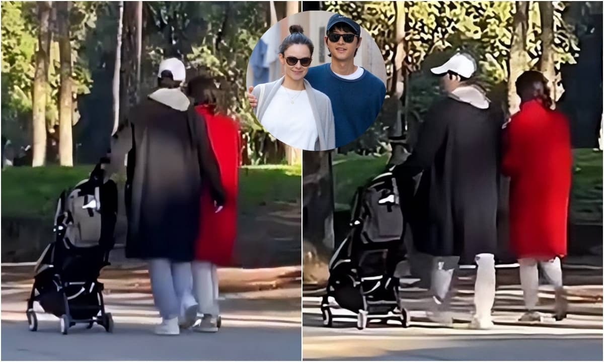 View - Song Joong Ki dắt vợ con đi dạo, Katy Louise Saunders cười ngọt ngào bên cạnh gia đình nhỏ 