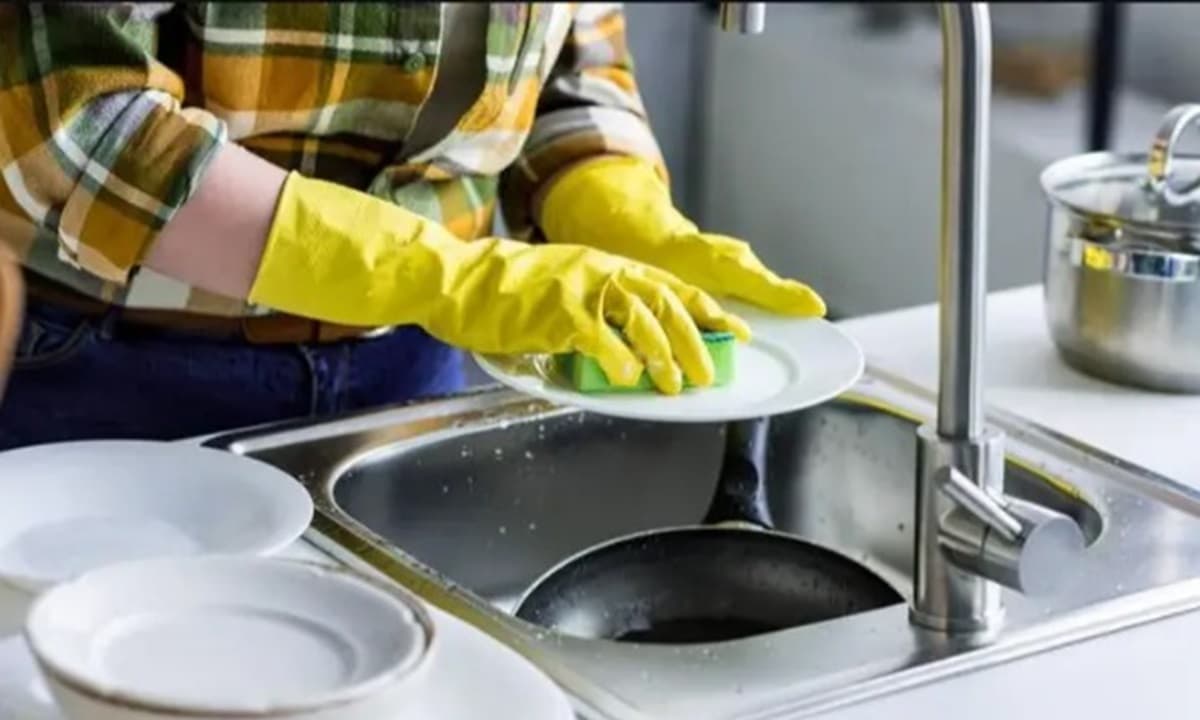 Tỷ lệ mắc bệnh ung thư cao là do rửa bát? Bạn có bao nhiêu thói quen xấu khi rửa bát trong gia đình mình?