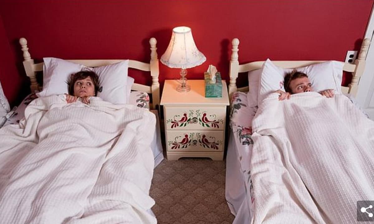Tại sao vợ chồng sau 50 tuổi cần ngủ giường? 3 lợi ích đặc biệt chính đáng