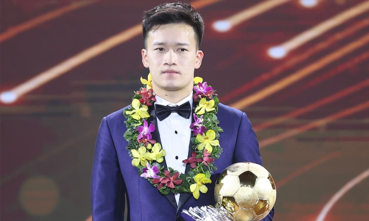 View - Tiền vệ Nguyễn Hoàng Đức lần thứ 2 đoạt Quả bóng vàng Việt Nam