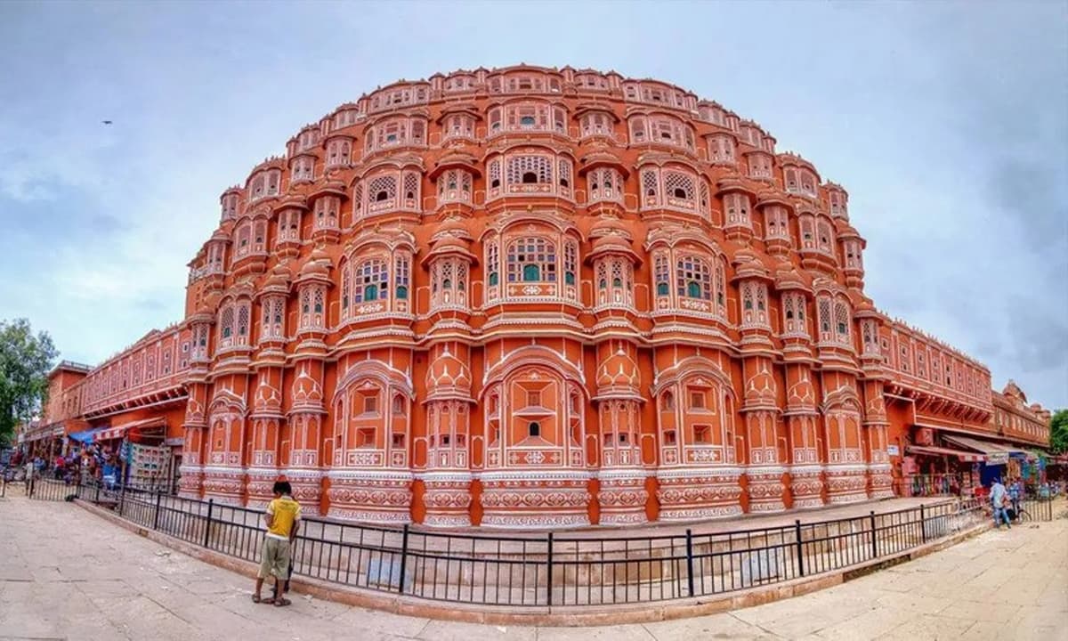 View - Cung điện như vương miện trăm tuổi độc đáo nhất thế giới ở Ấn Độ
