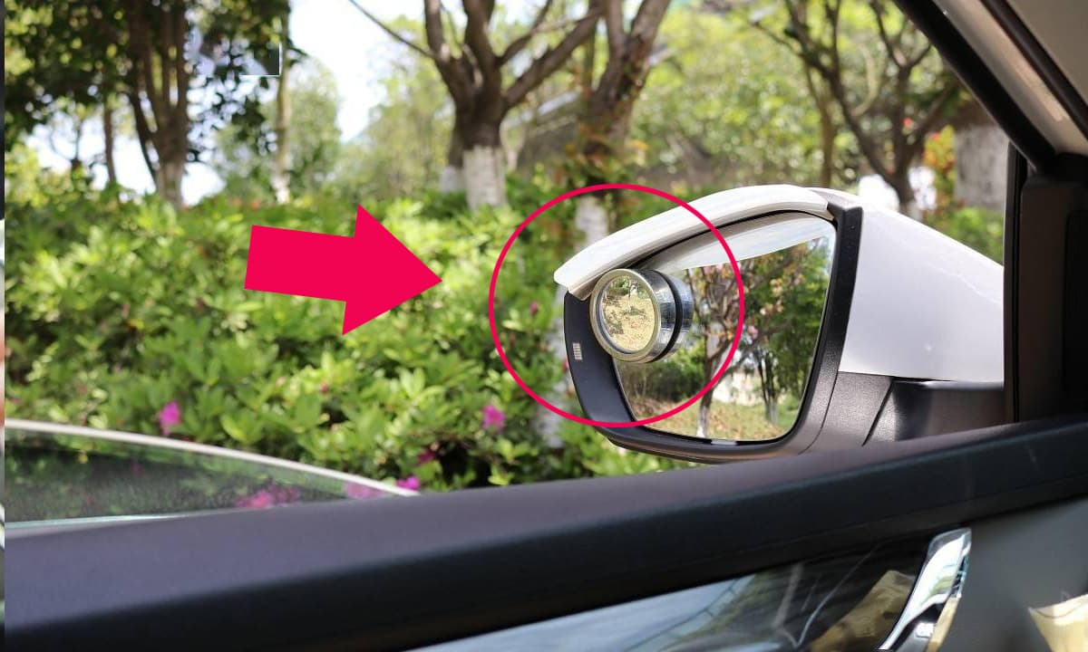 View - Có nhất thiết phải lắp gương tròn nhỏ lên gương chiếu hậu ô tô không? Hãy cùng nghe câu trả lời từ tài xế kinh nghiệm 