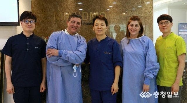 Bác sĩ Kim Young Moon, Mi and Mo Clinic 