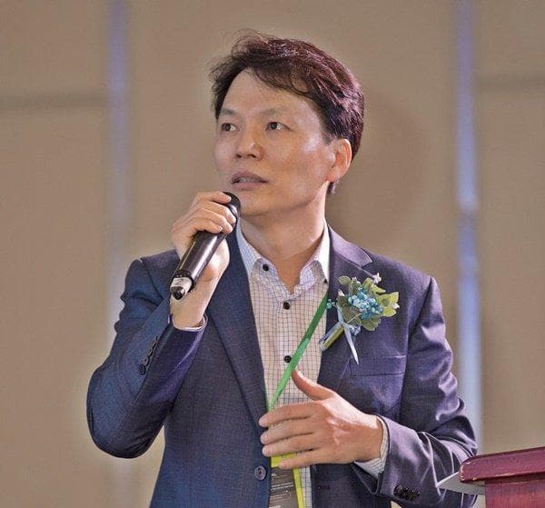 Bác sĩ Kim Young Moon, Mi and Mo Clinic 