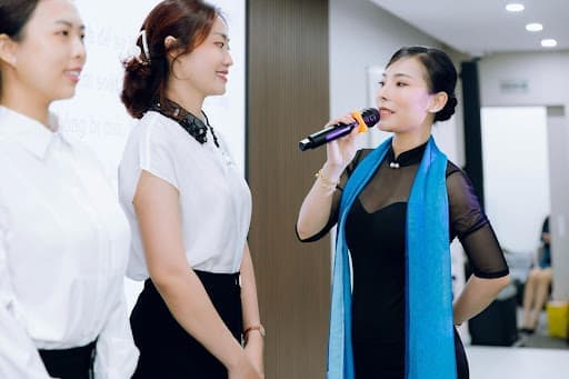 CEO Vân Anh Lê, Vân Anh, Nha khoa Anh Dental