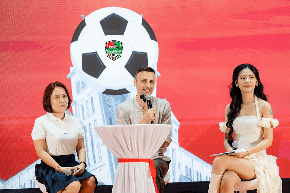 Together We Rise, Dimitar Berbatov, Manchester United