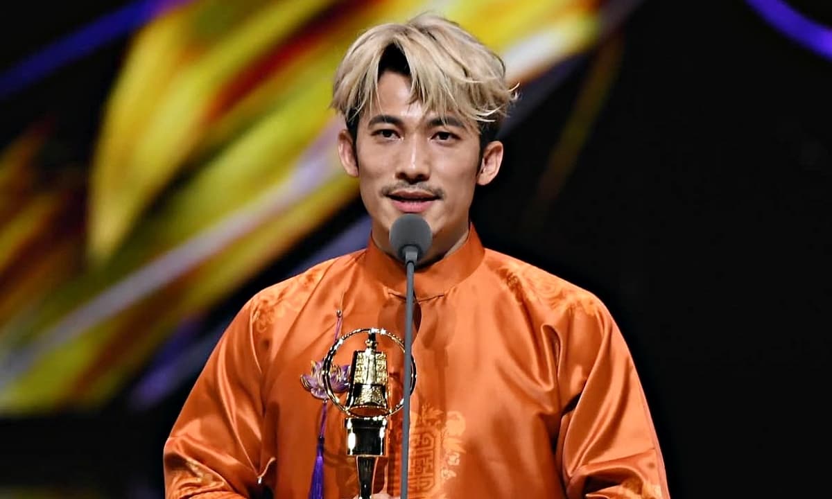 Liên Bỉnh Phát làm nên lịch sử, trở thành diễn viên Việt Nam đầu tiên thắng giải Kim Chung