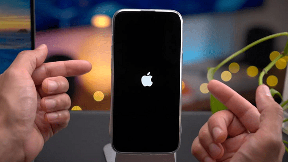 iPhone 13 Pro Max, CellphoneS, iPhone bị trắng màn hình
