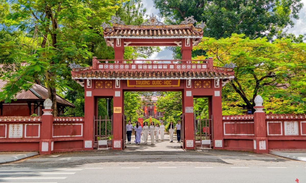 Một ngôi trường là 'cái nôi' của những nhà vô địch Olympia: Lập kỷ lục 8 lần đón cầu truyền hình, kiến trúc đẹp tựa châu Âu