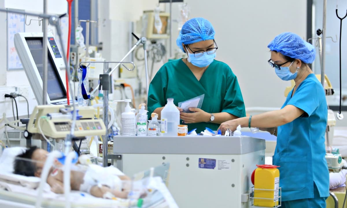 Lương cơ sở tăng 3 lần, phụ cấp đặc thù của nhân viên y tế vẫn 'dậm chân tại chỗ'