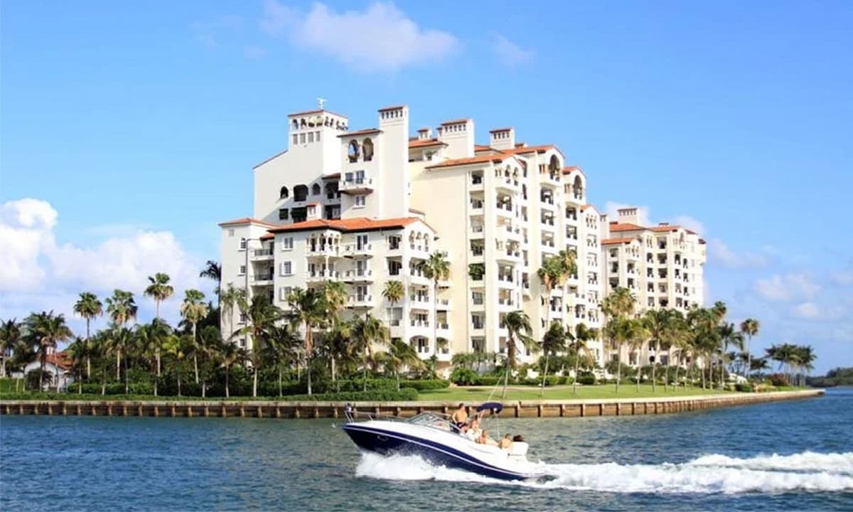 Cuộc sống trên hòn đảo đắt nhất thế giới, có đông tỷ phú ở, chỉ đến được bằng du thuyền, trực thăng